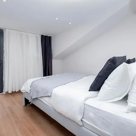 Family 3-bedroom Duplex With Terrace And Elevator Διαμέρισμα
