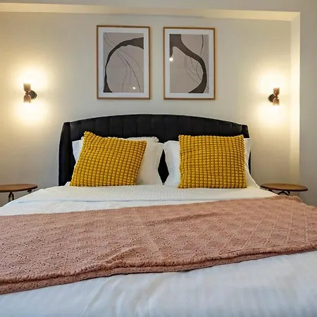 Apartment Family 3-bedroom Duplex With Terrace And Elevator *