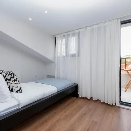Family 3-bedroom Duplex With Terrace And Elevator *