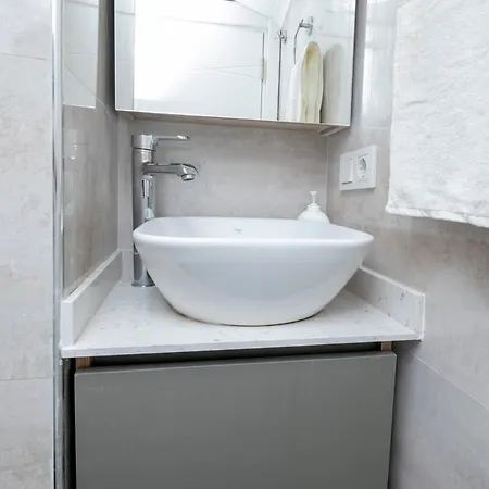Family 3-bedroom Duplex With Terrace And Elevator شقة
