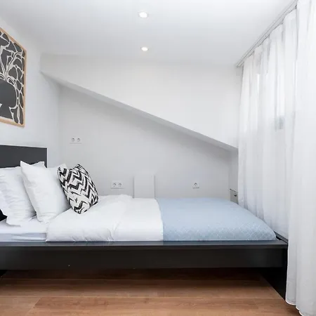 Family 3-bedroom Duplex With Terrace And Elevator Lejlighed